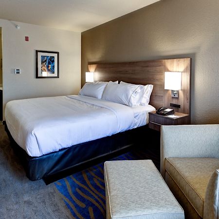 Holiday Inn Express & Suites Manhattan By Ihg Bagian luar foto