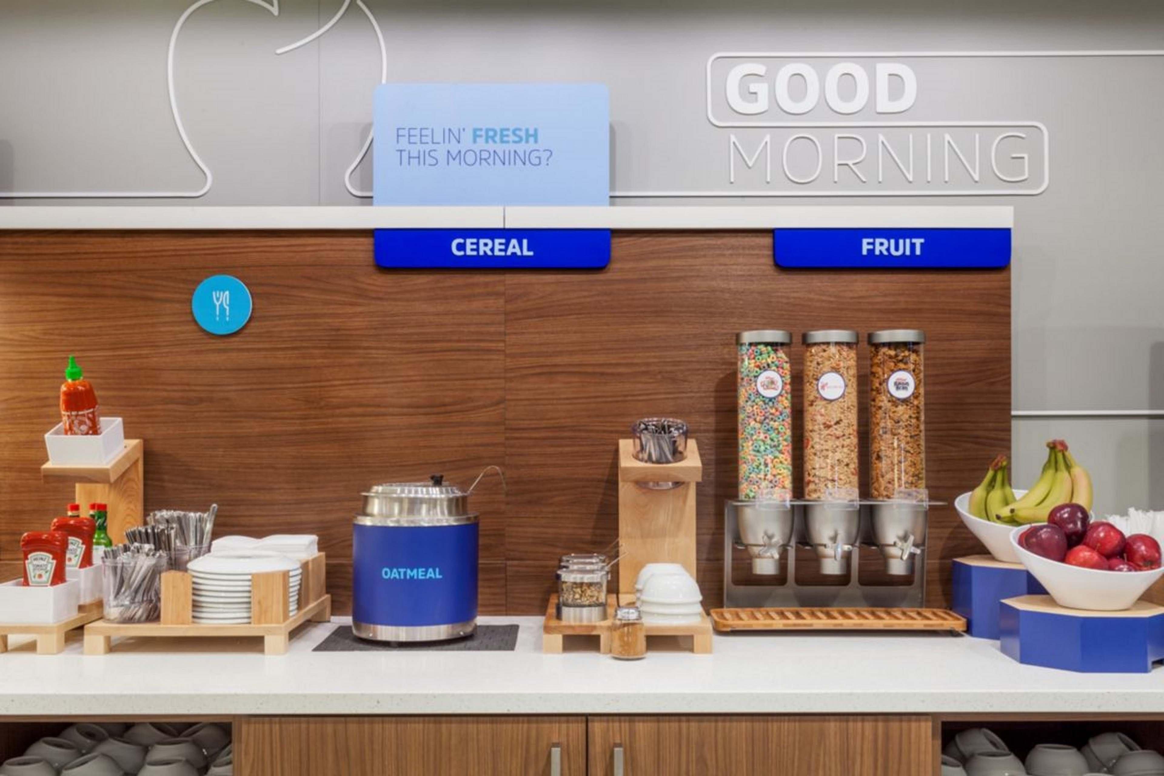 Holiday Inn Express & Suites Manhattan By Ihg Bagian luar foto
