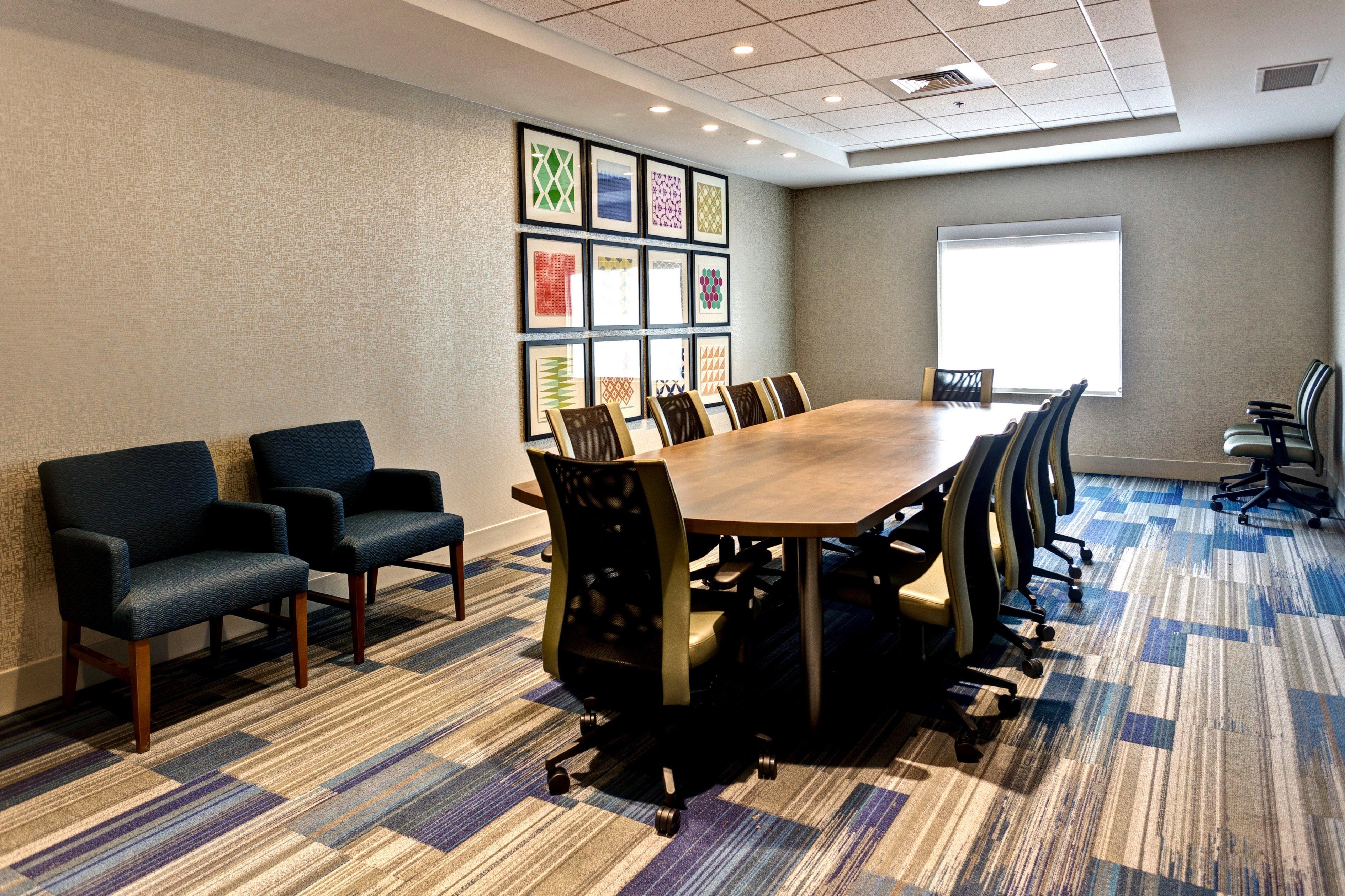 Holiday Inn Express & Suites Manhattan By Ihg Bagian luar foto