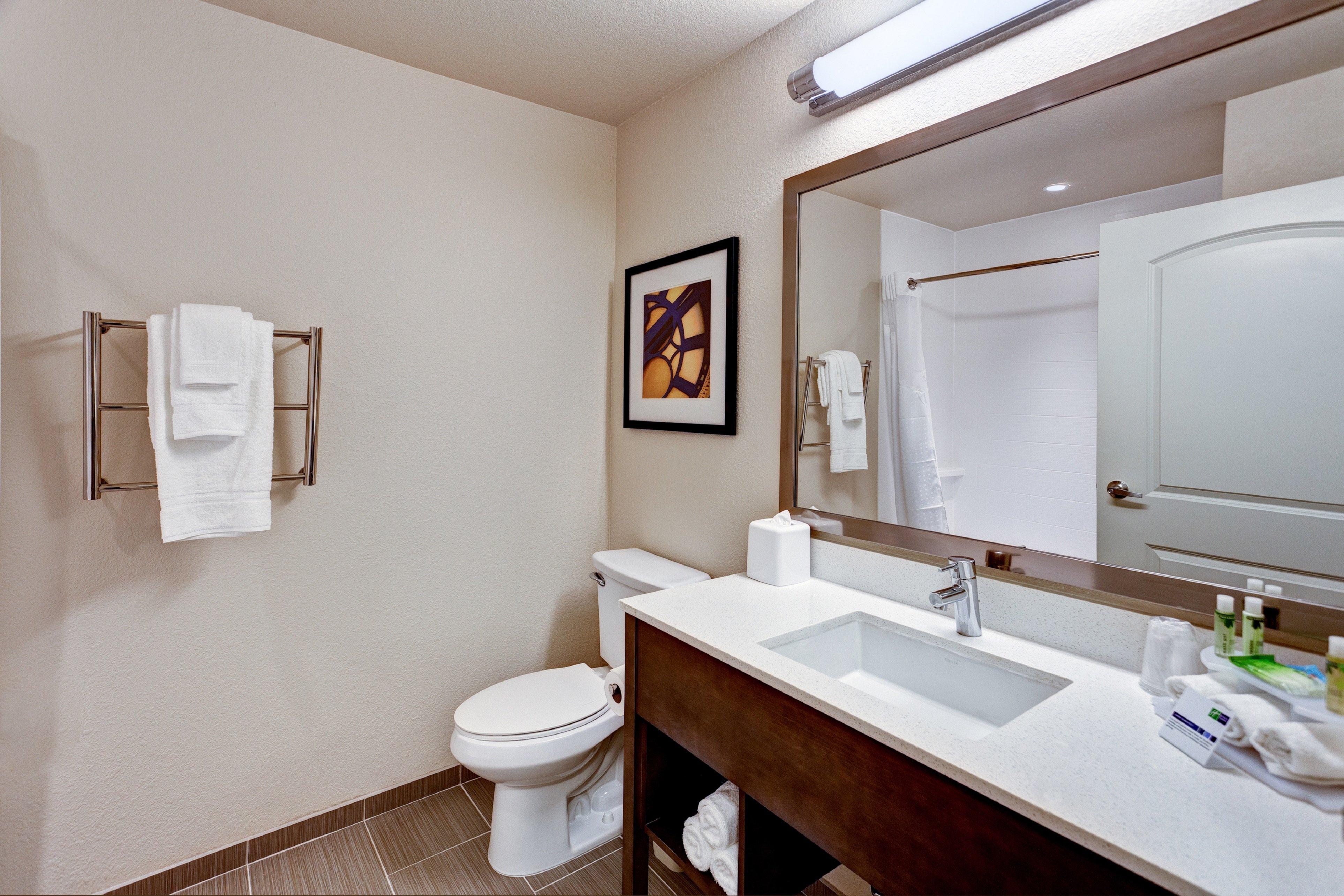 Holiday Inn Express & Suites Manhattan By Ihg Bagian luar foto