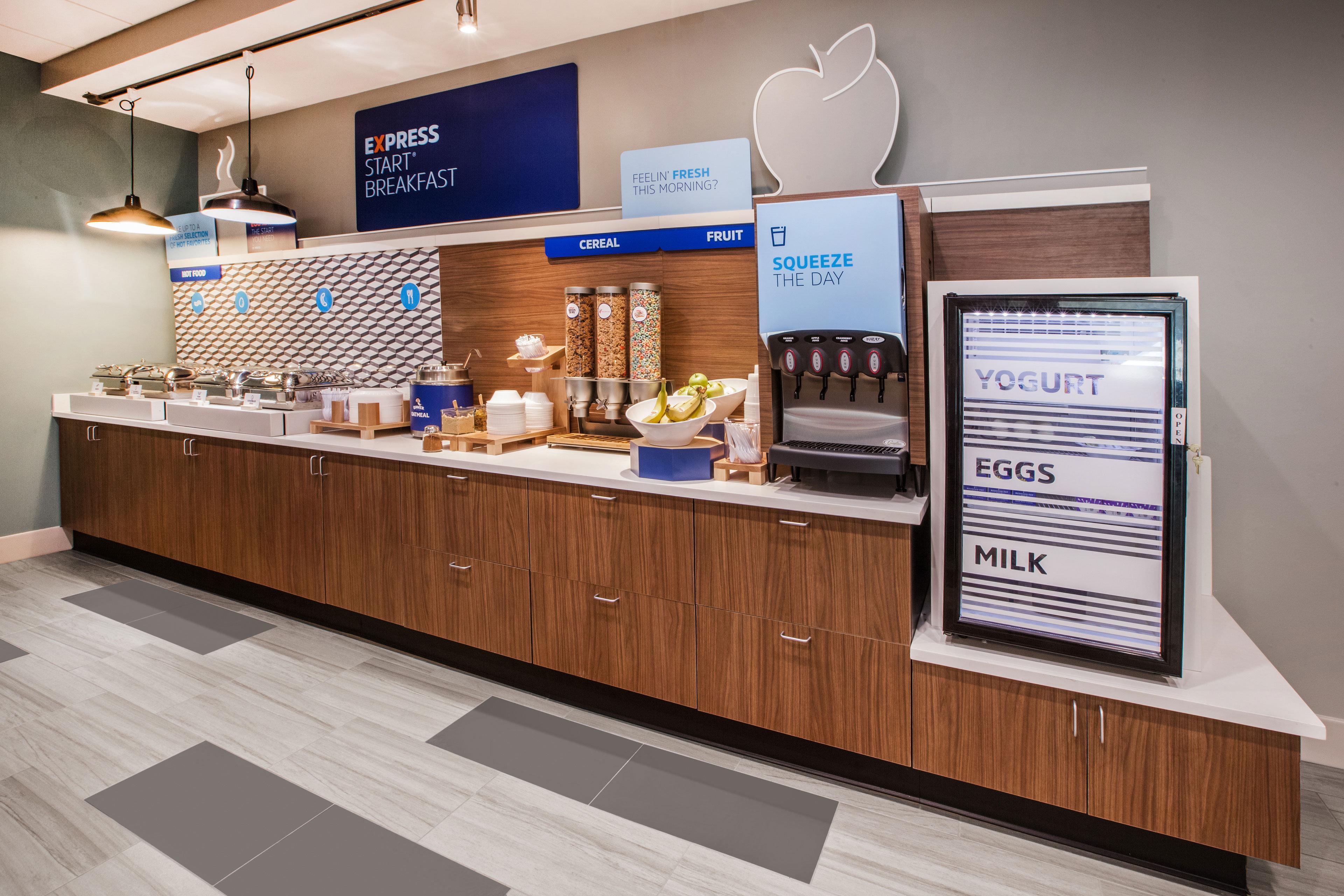 Holiday Inn Express & Suites Manhattan By Ihg Bagian luar foto