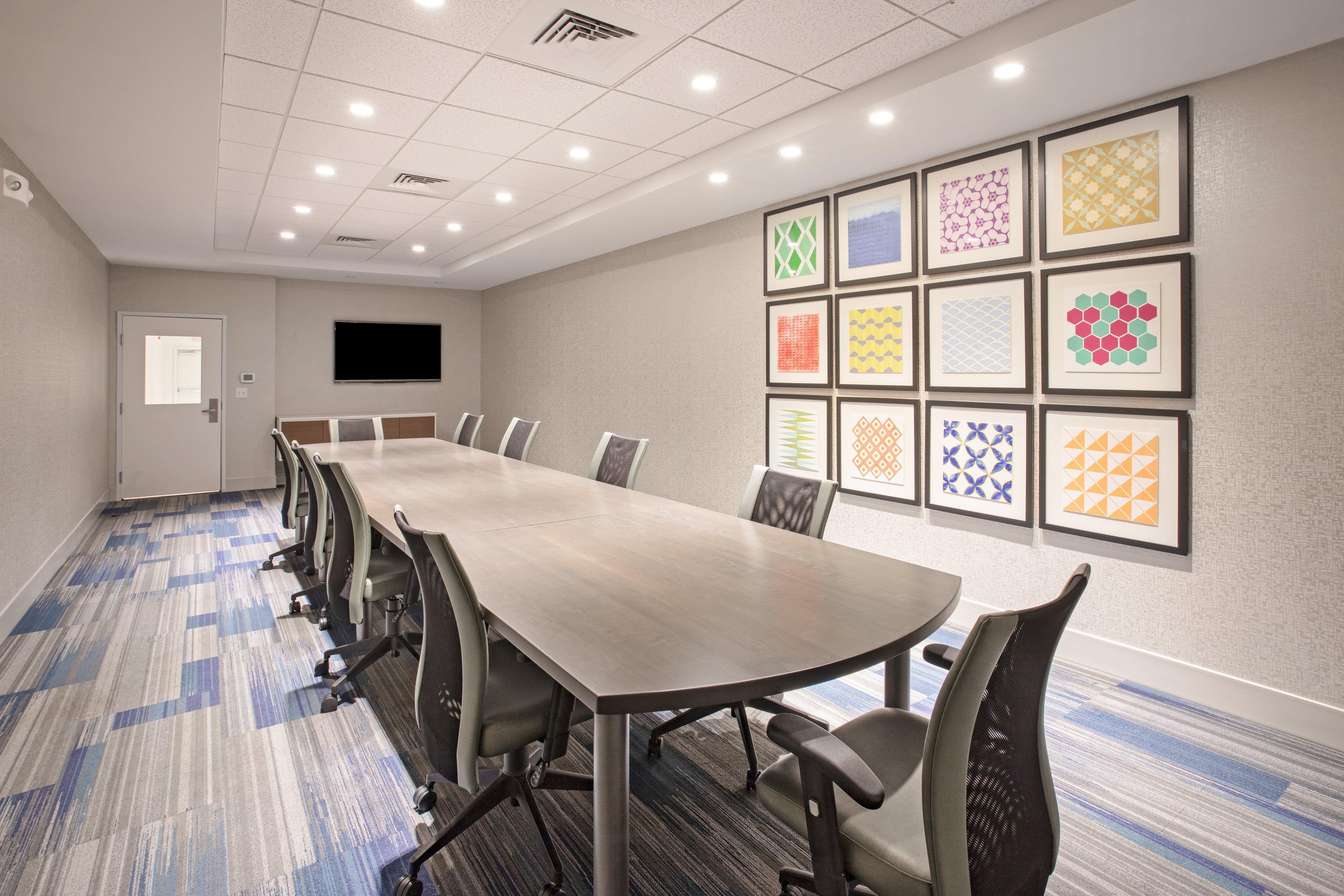 Holiday Inn Express & Suites Manhattan By Ihg Bagian luar foto