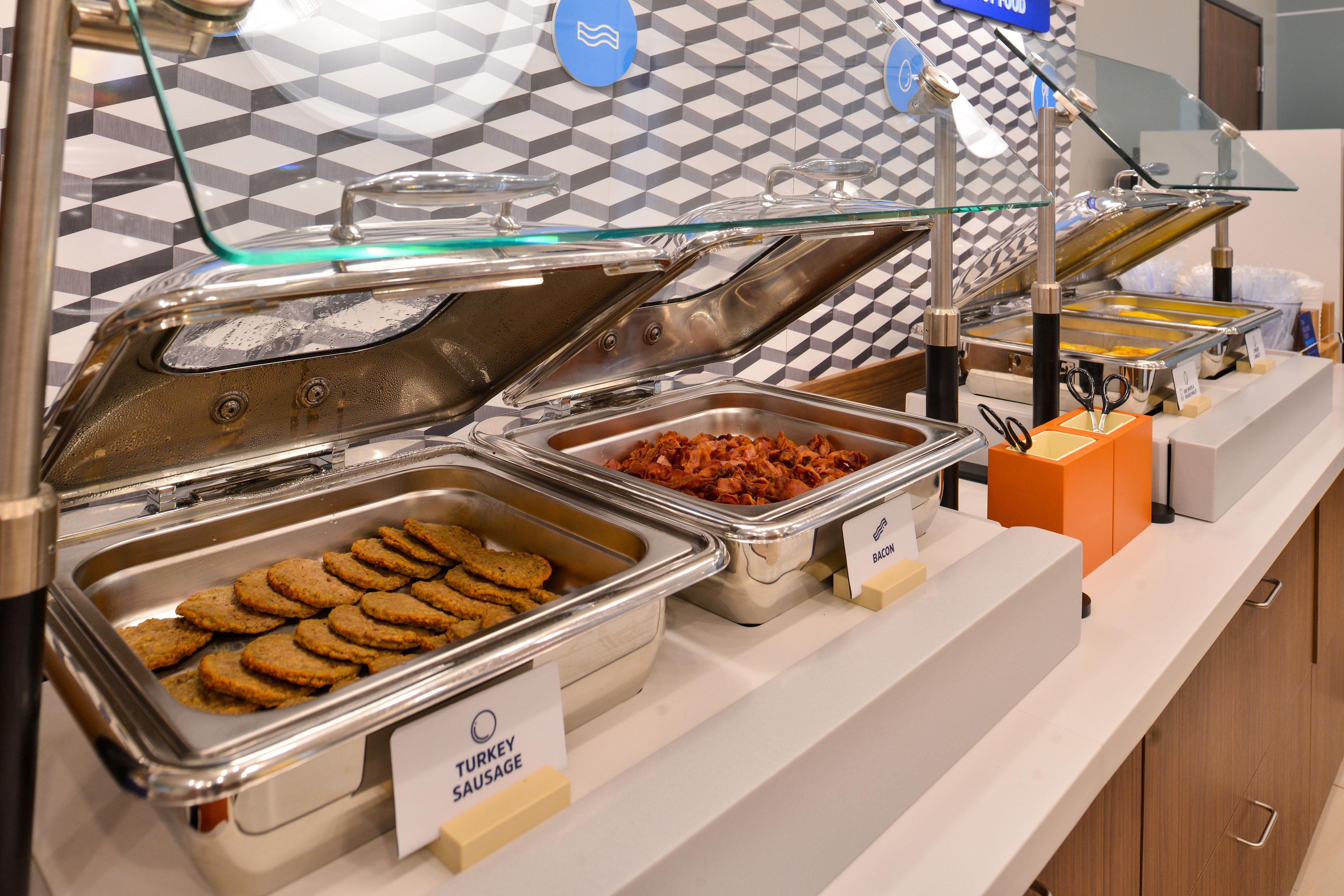 Holiday Inn Express & Suites Manhattan By Ihg Bagian luar foto