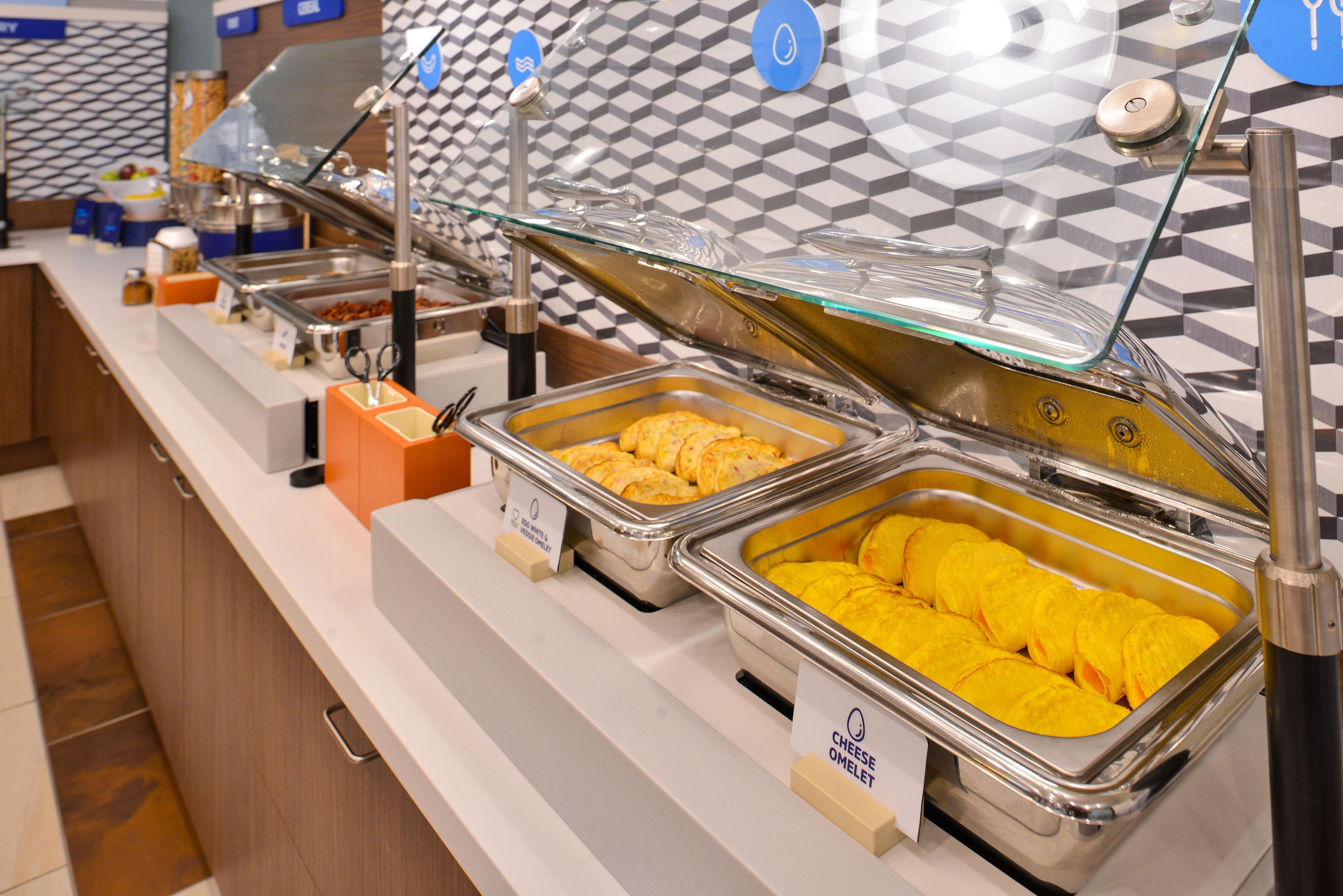 Holiday Inn Express & Suites Manhattan By Ihg Bagian luar foto