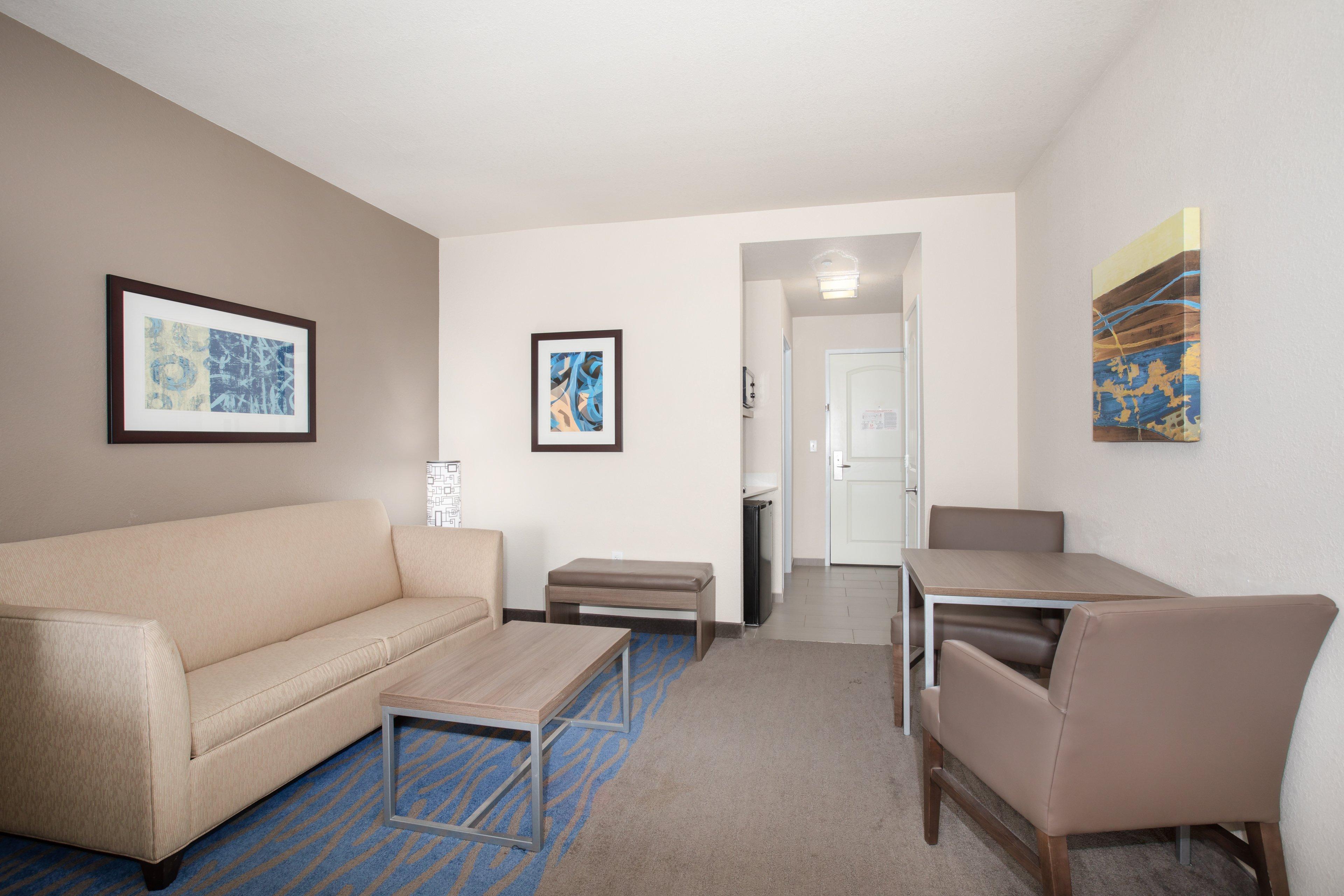 Holiday Inn Express & Suites Manhattan By Ihg Bagian luar foto