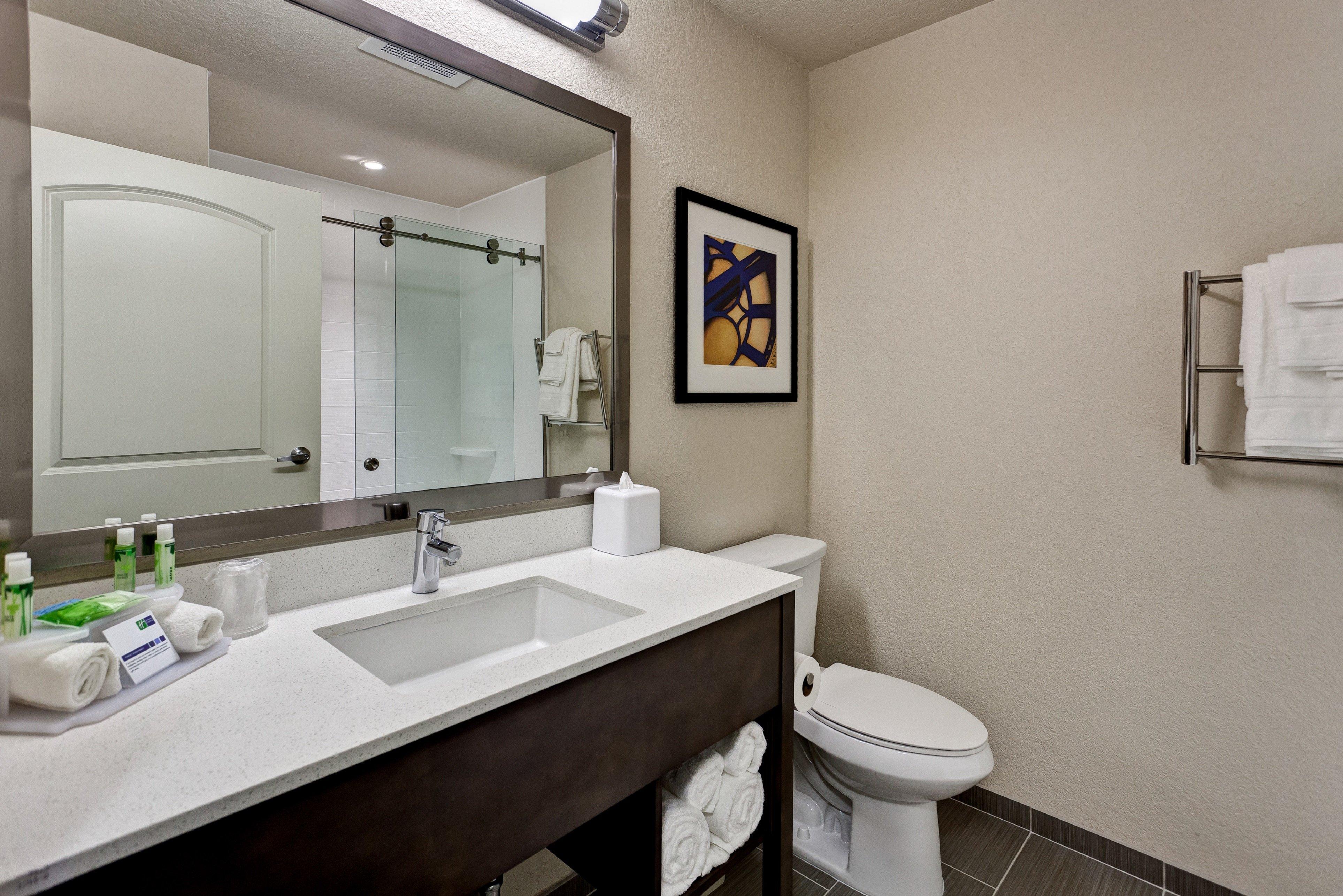 Holiday Inn Express & Suites Manhattan By Ihg Bagian luar foto