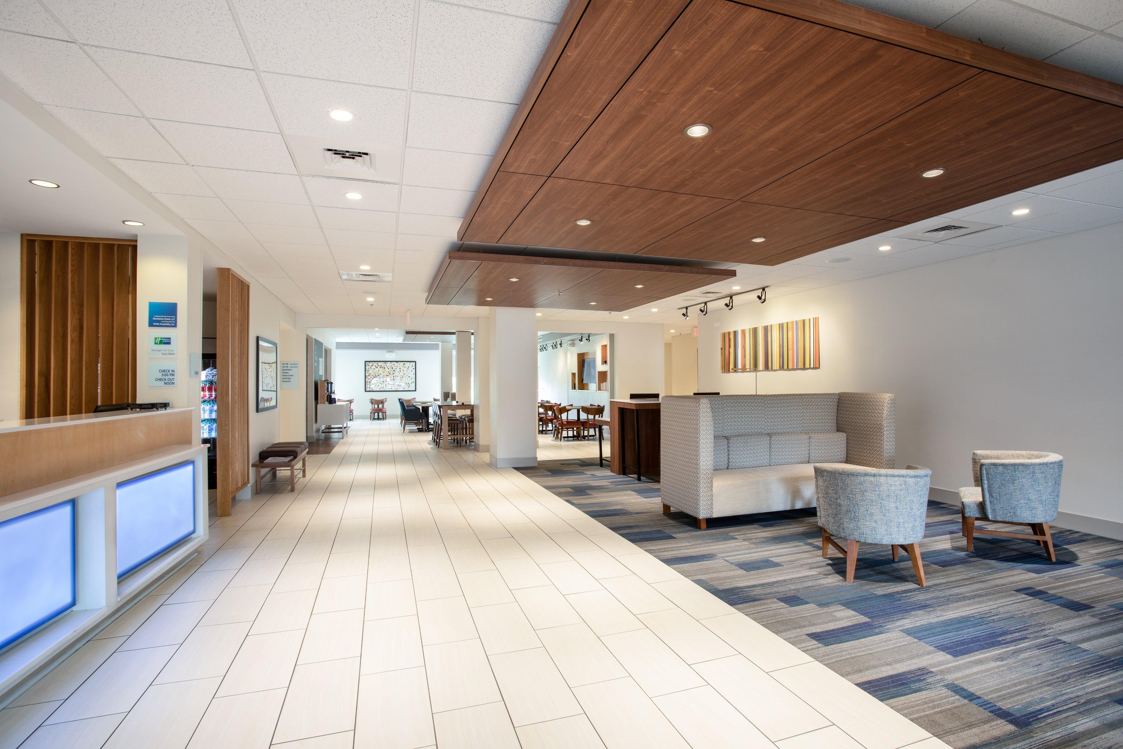 Holiday Inn Express & Suites Manhattan By Ihg Bagian luar foto