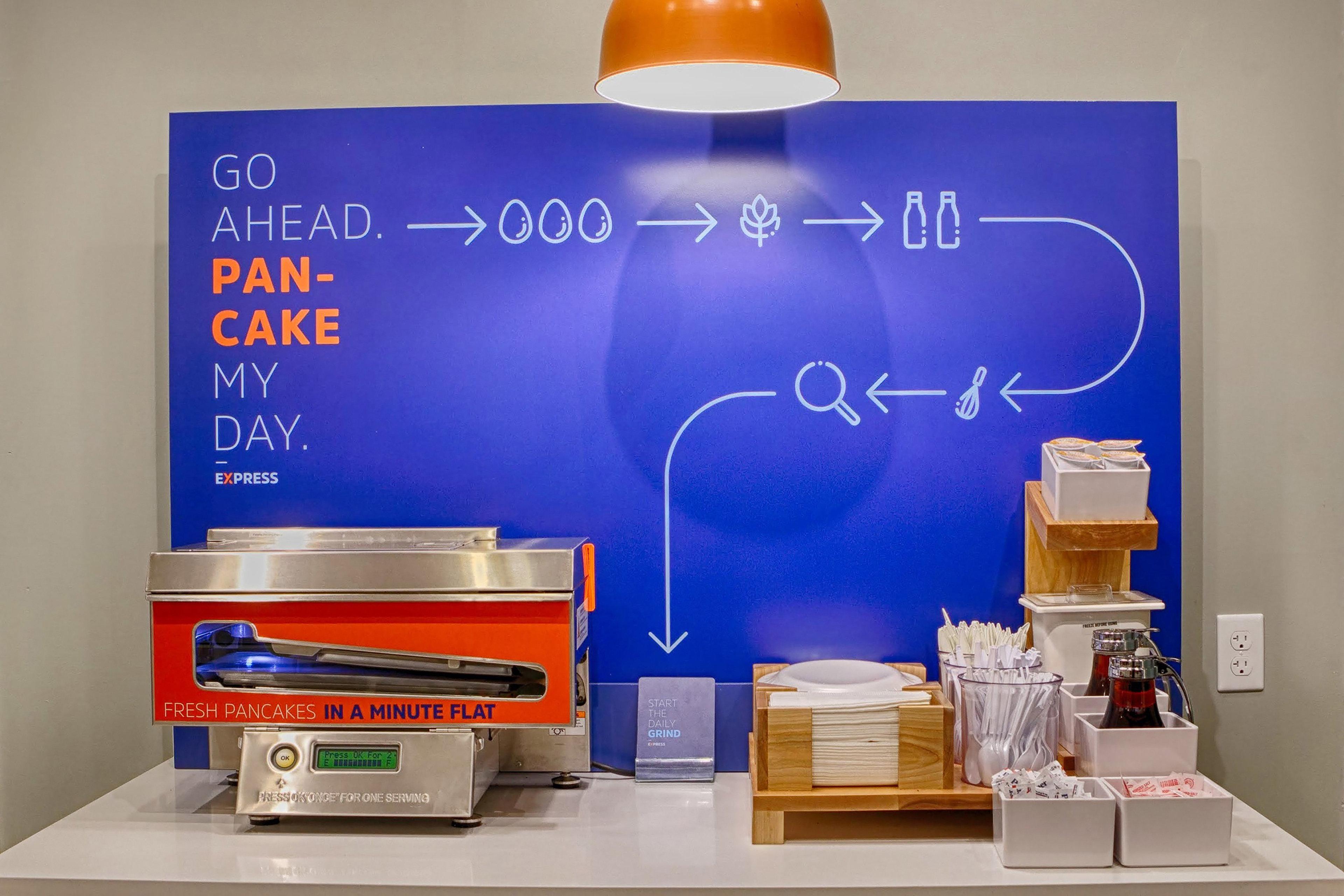 Holiday Inn Express & Suites Manhattan By Ihg Bagian luar foto