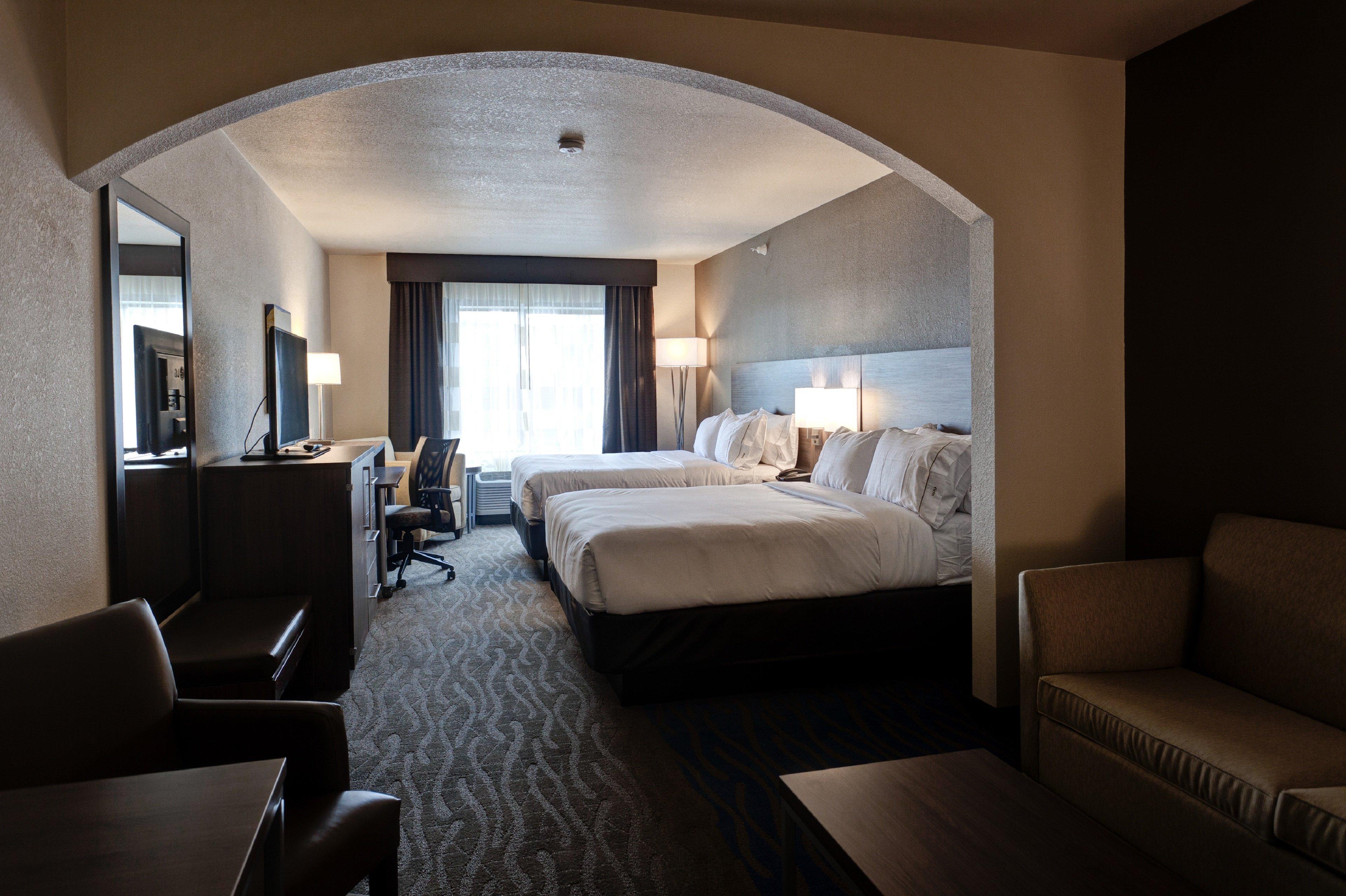 Holiday Inn Express & Suites Manhattan By Ihg Bagian luar foto