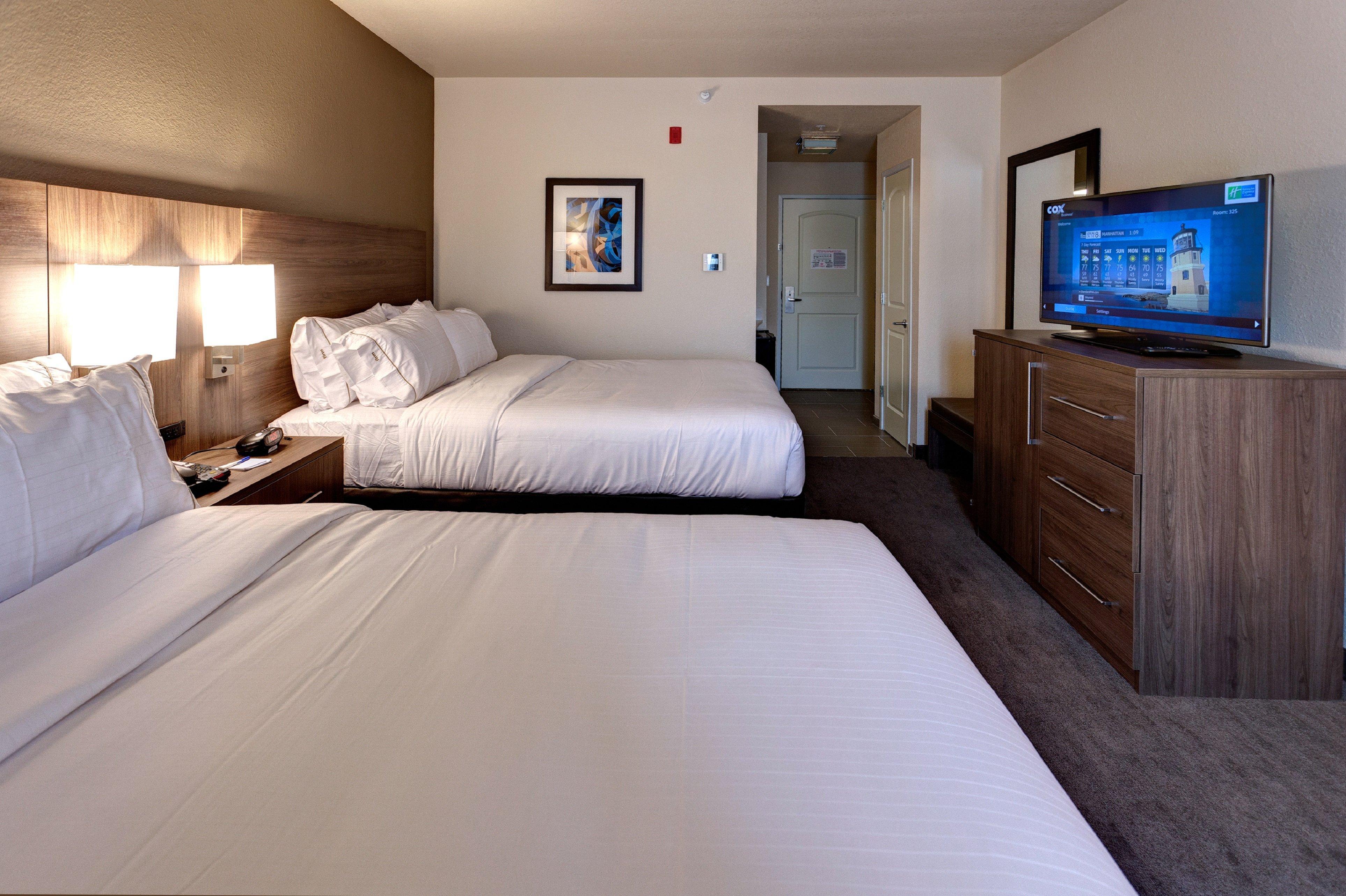 Holiday Inn Express & Suites Manhattan By Ihg Bagian luar foto