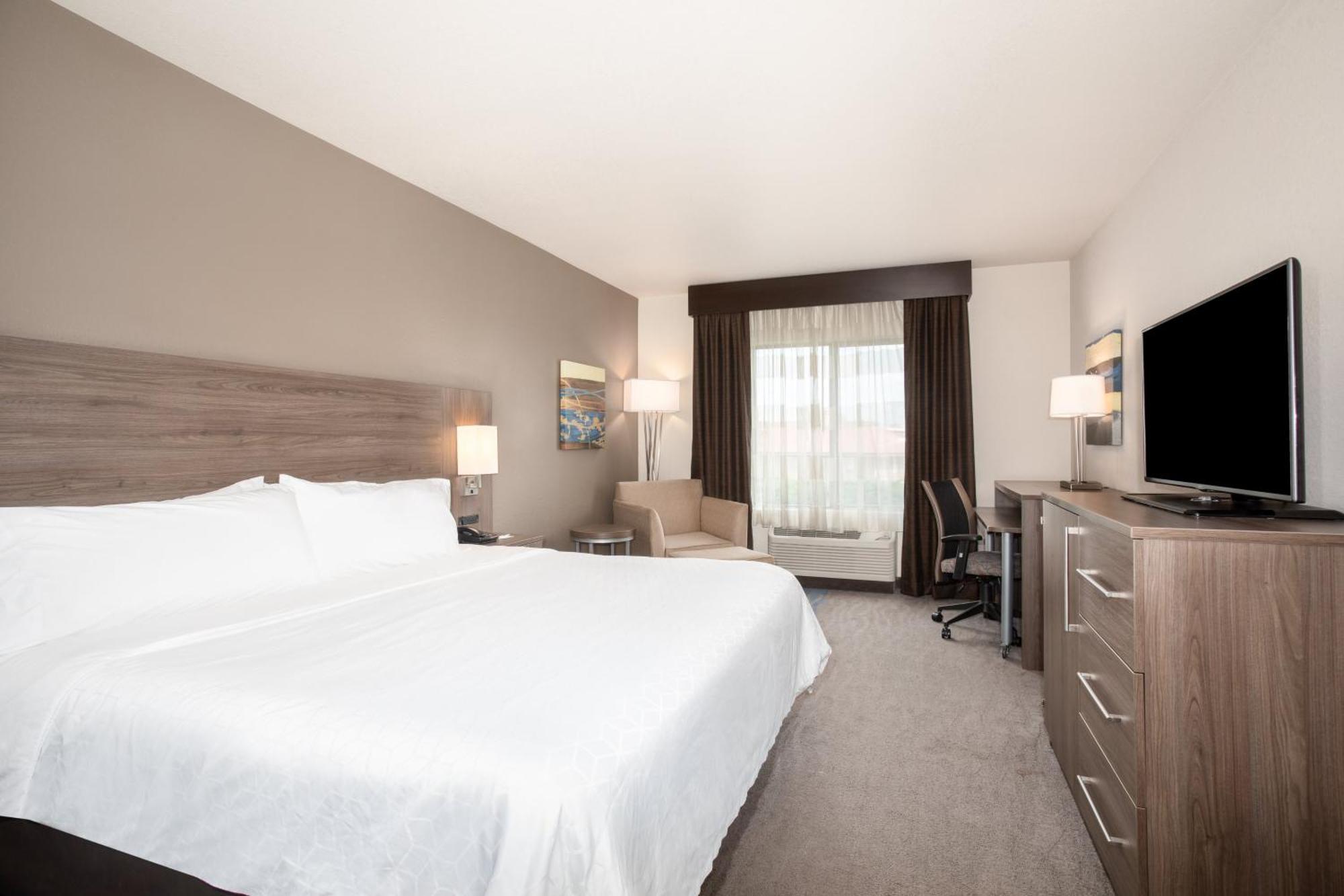 Holiday Inn Express & Suites Manhattan By Ihg Bagian luar foto