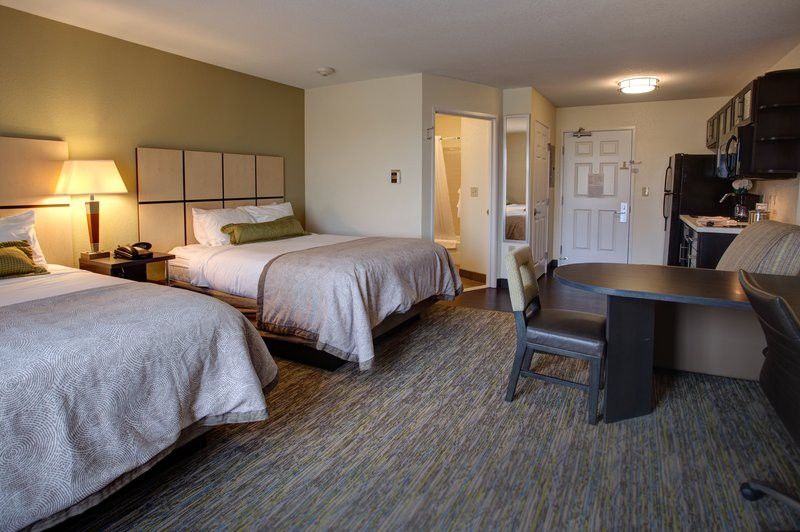 Holiday Inn Express & Suites Manhattan By Ihg Bagian luar foto